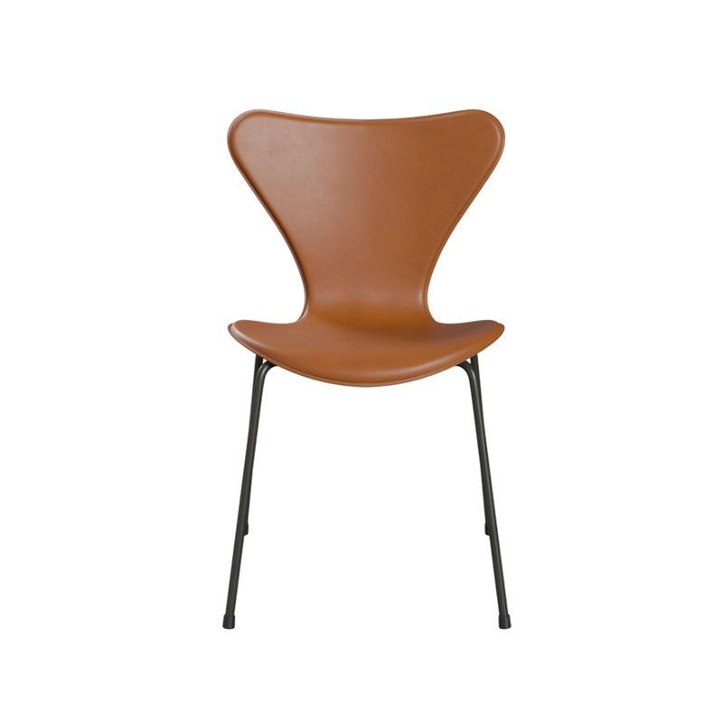 Fritz Hansen Series 7 chair fully upholstered in saddle brown leather